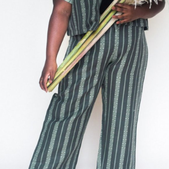 Soluna Collective - Fern Green Woven Pants - Picture 2 of 4
